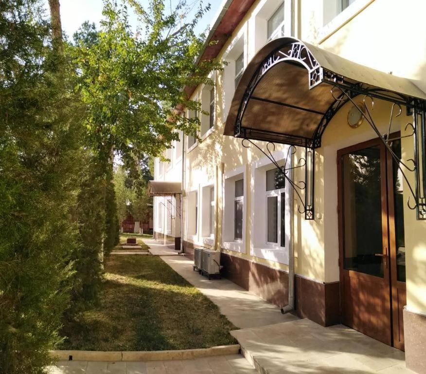 Admiral Hotel Термиз Екстериор снимка