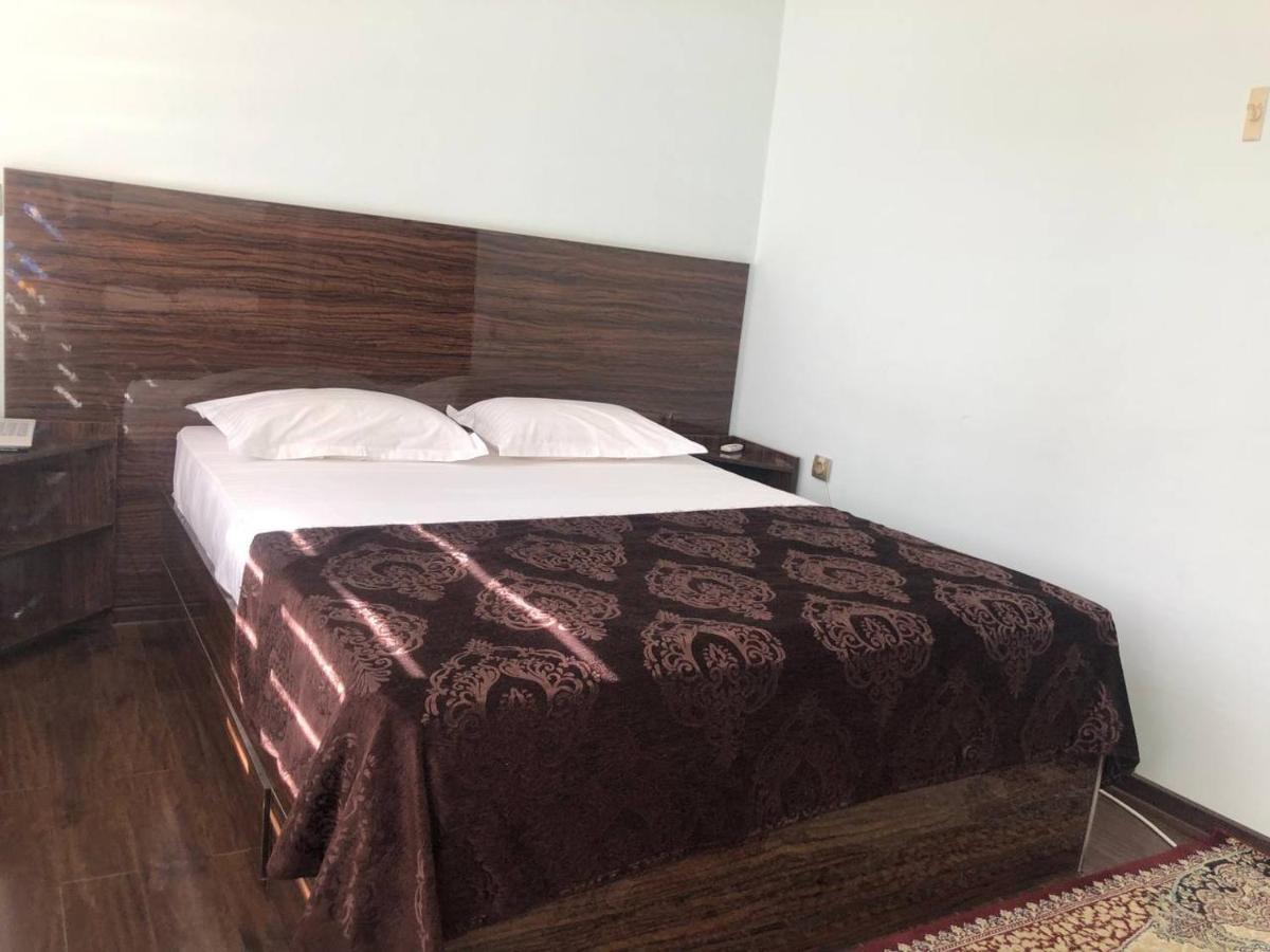 Admiral Hotel Термиз Екстериор снимка